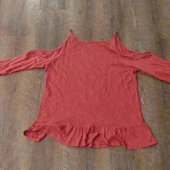 Charming Charlie rust red open shoulder 3/4 sleeve top w/Aztec print women's med - Picture 4 of 5